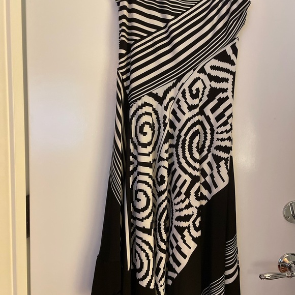 Rabbit Black & White Abstract Geometric Dress - Picture 5 of 5